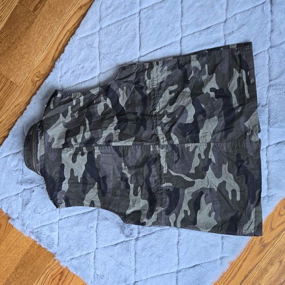 Love Tree Camouflage Button Down Vest, Women's Size Medium, Great Condition - Picture 8 of 8